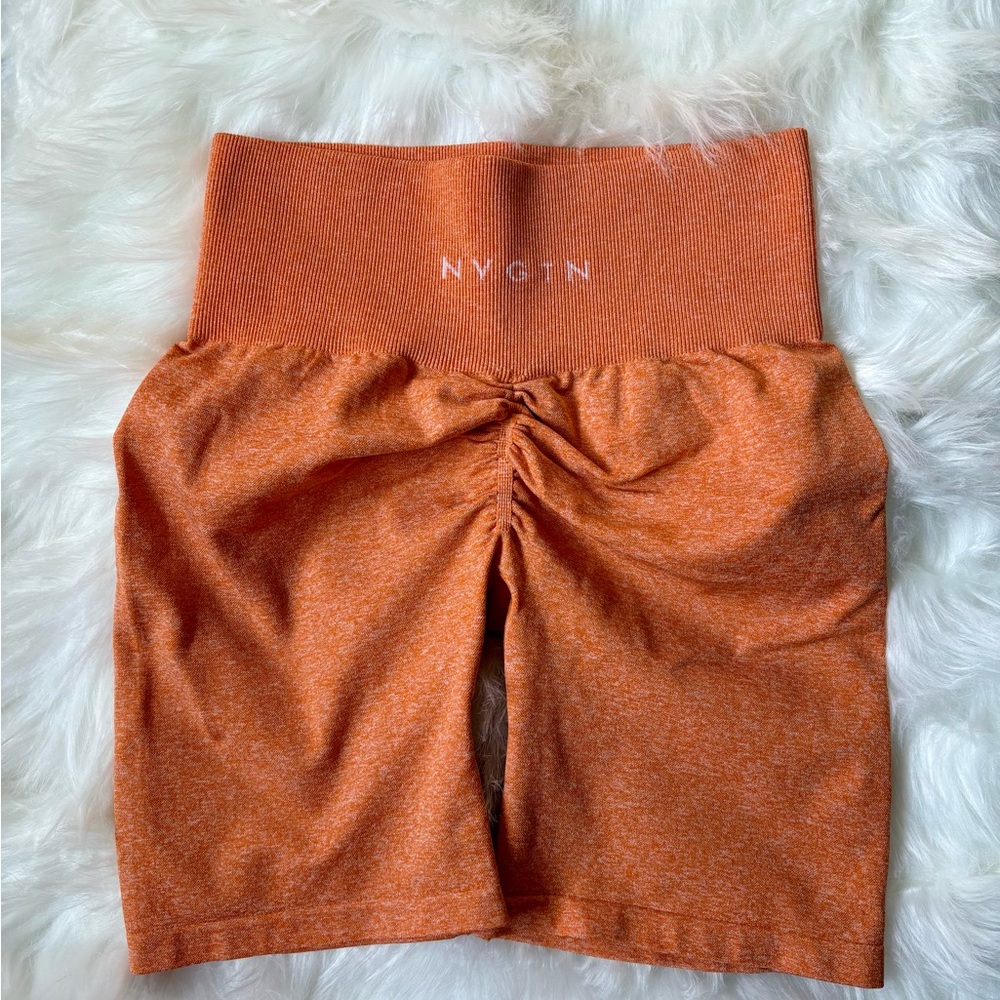 NVGTN SCRUNCH SEAMLESS SHORT